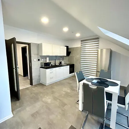 Premium Se Soukromym Parkovanim Apartment