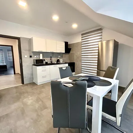 Premium Se Soukromym Parkovanim Česká Lípa