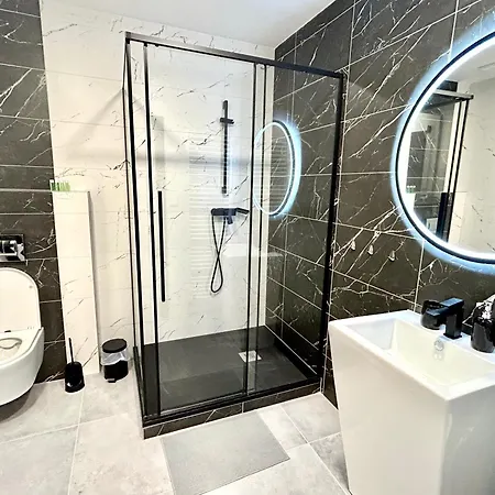 Premium Se Soukromym Parkovanim Apartment *